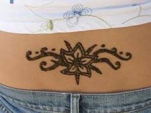 A henna tattoo on the stomach, and alternative to permanent tattoos.