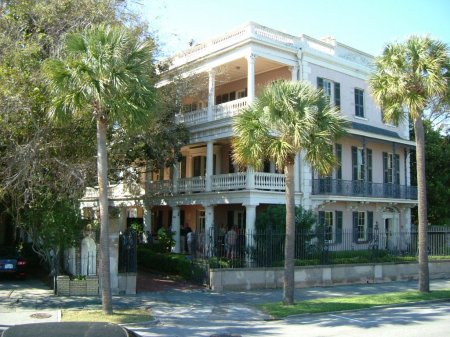 This is the Edmondston Alston House, a great historic vacation destination in South Carolina